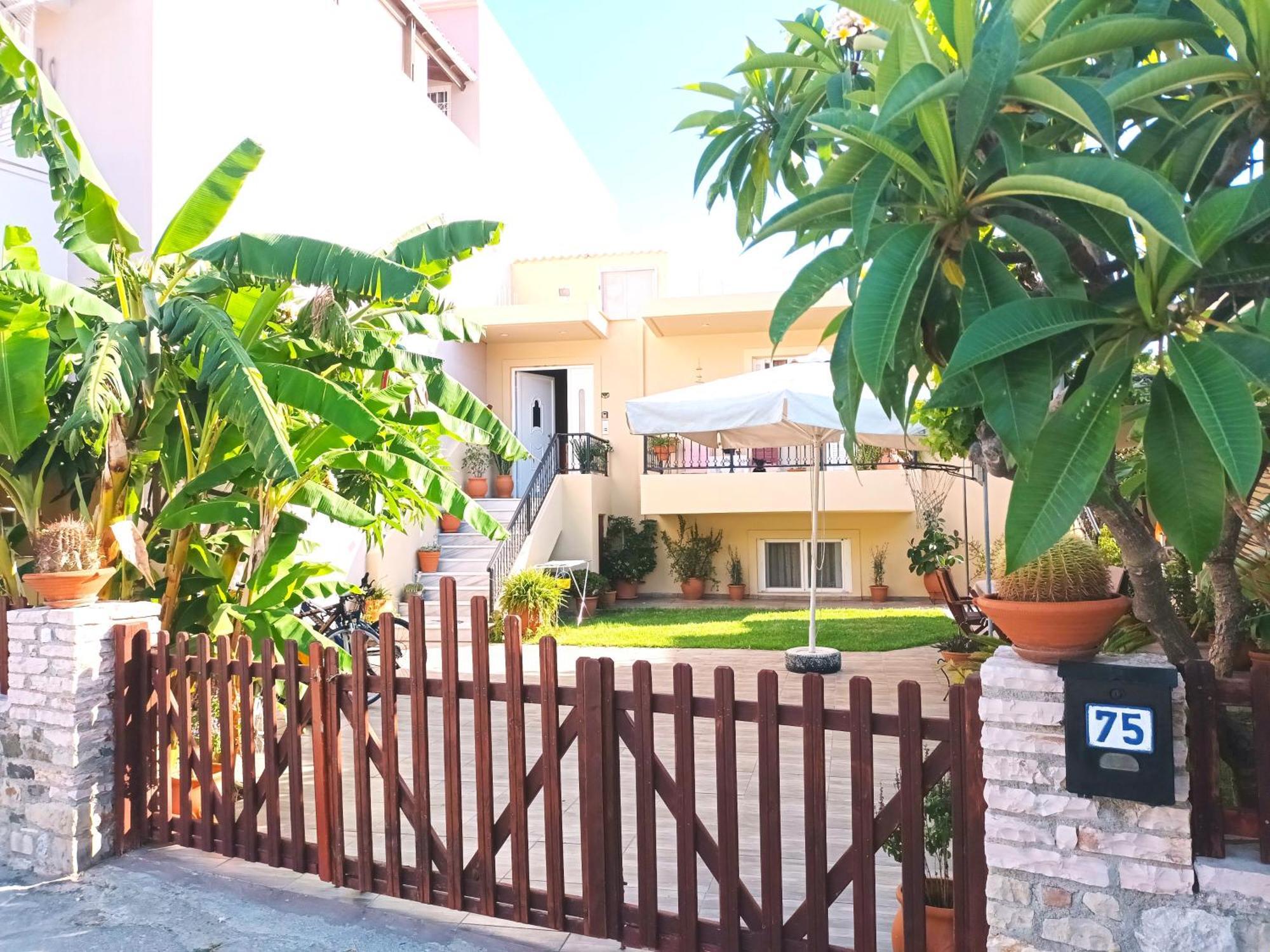 Family Yard House Kos Apartamento Exterior foto
